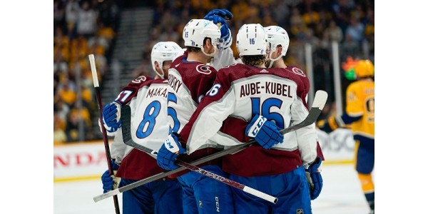 Het eerste team dat dit seizoen doorgaat naar de volgende ronde van de play-offs is Colorado Avalanche